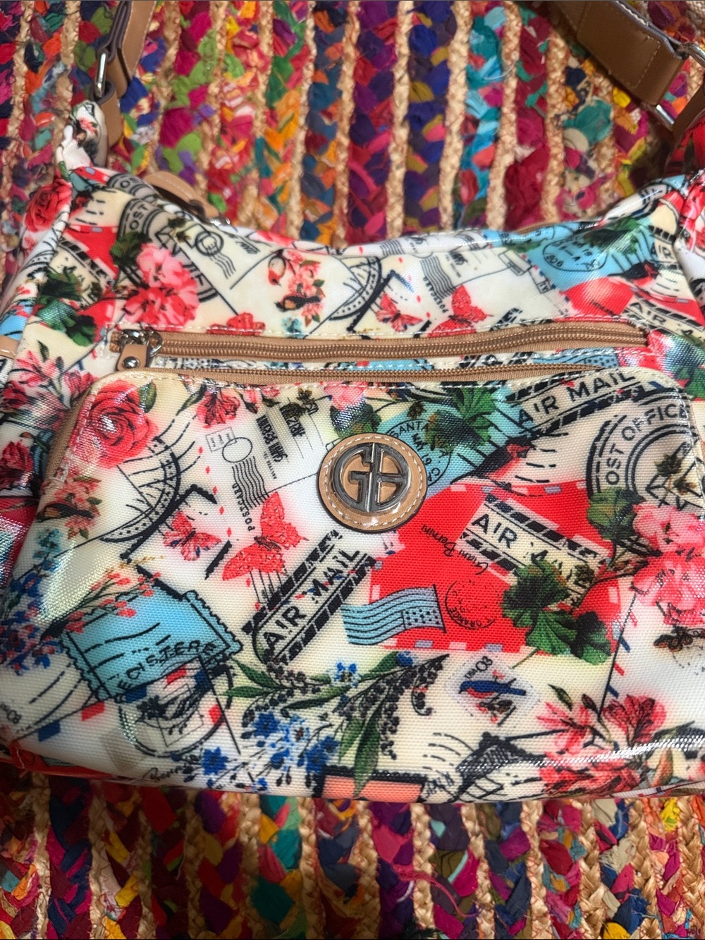 NEW! GIANI BERNINI Passport Print Crossbody Bag - White/Red - Picture 2 of 6